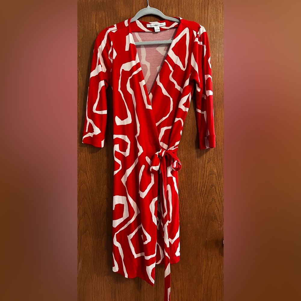 Diane Vaughn Furstenberg, red and white, size 10 silk wrap dress.